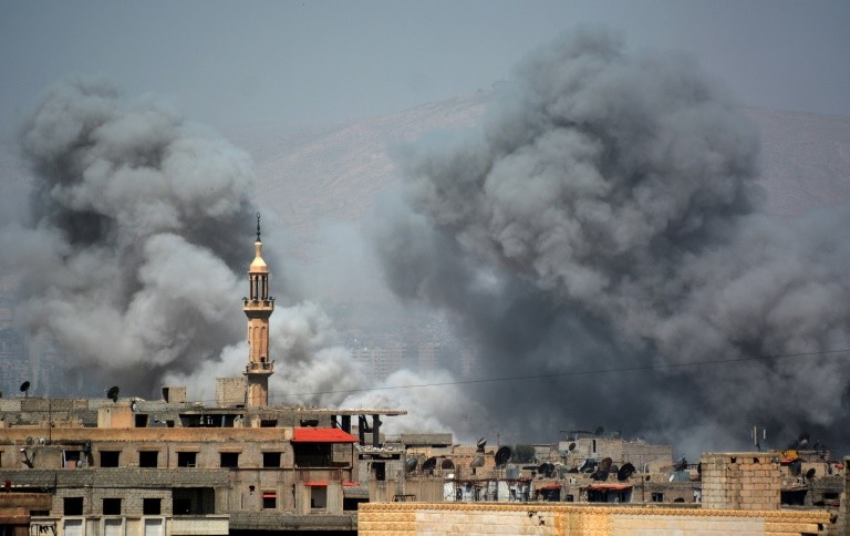 Bombardeios do regime sírio matam 17 civis no sul de Damasco ISTOÉ