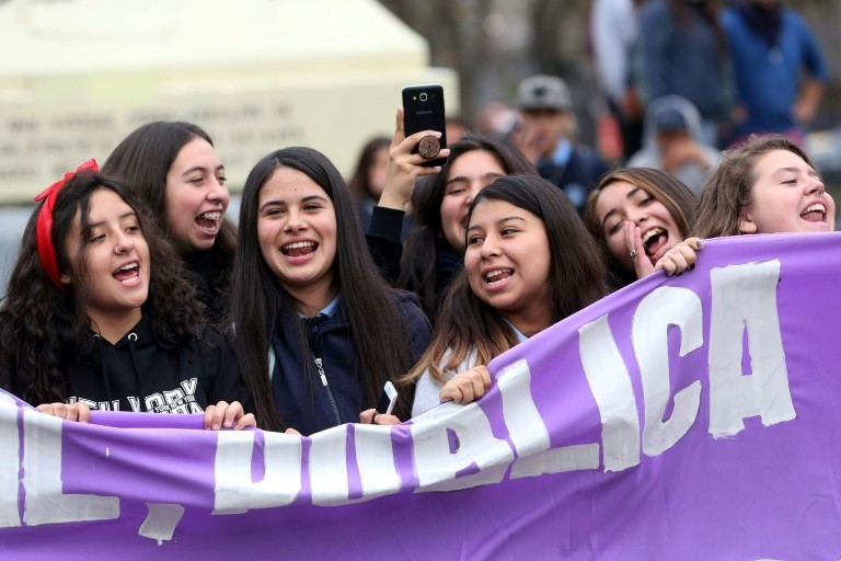 Estudantes protestam no Chile por educação não sexista