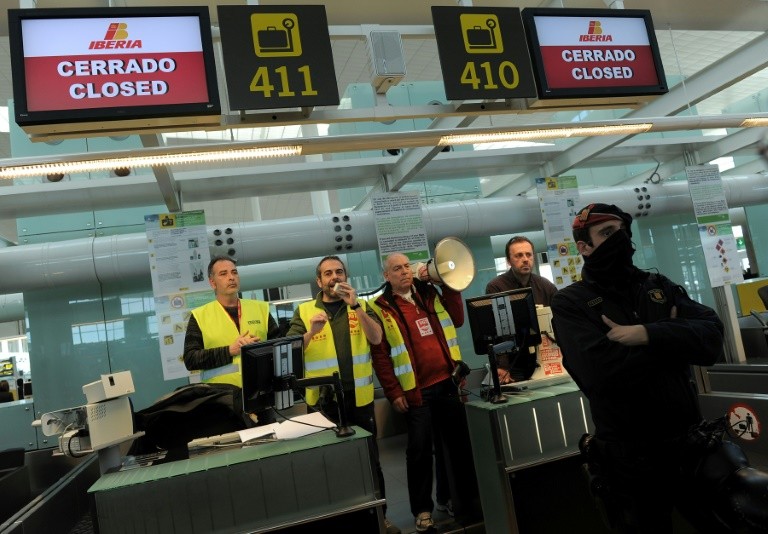 Greve No Aeroporto De Barcelona 1 000 Voos Afetados E 100