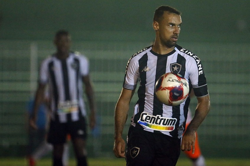 Botafogo Est Escalado Para Enfrentar O Guarani Pela S Rie B Veja O