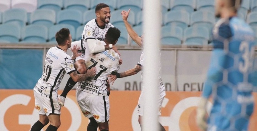 Corinthians Encontra Dificuldade Mas Bate O Gr Mio Gol De J