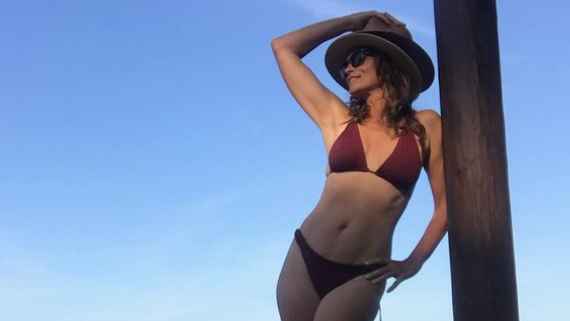 V Deo Cindy Crawford Mostra O Que Preciso Para Ter O Abd Men