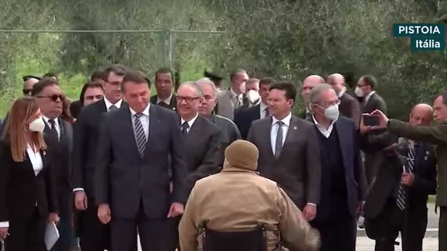 Bolsonaro Recebido Protestos Em Visita A Pistoia Na It Lia