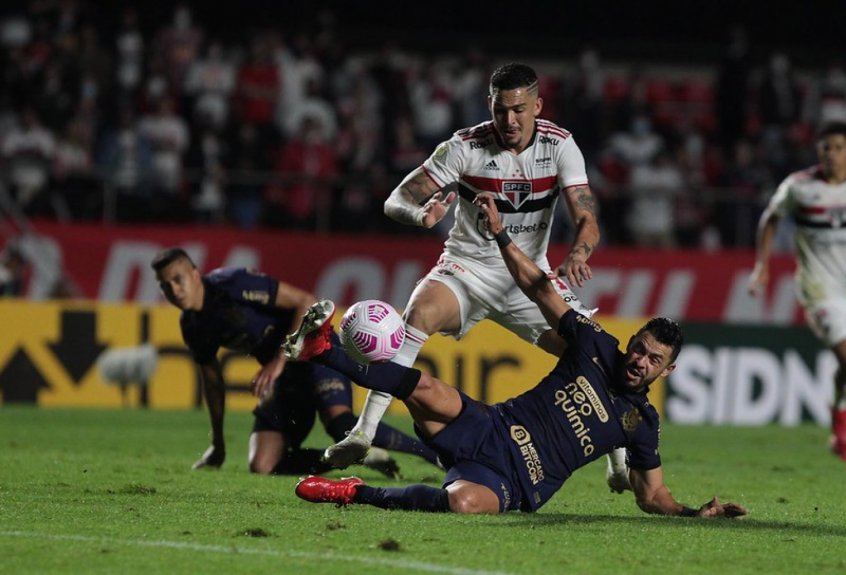 São Paulo x Corinthians prováveis times desfalques e onde assistir ao