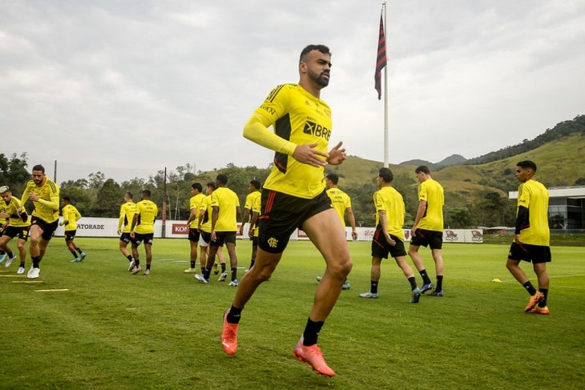 Flamengo Treina No Ninho Retorno De Dois Atletas Ao Grupo Zagueiro