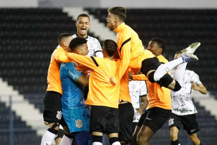 Corinthians Supera O Flamengo E Larga Em Vantagem Na Semifinal Do