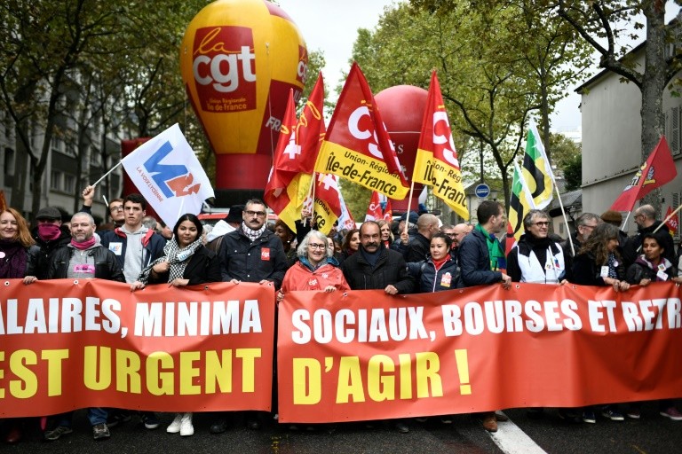 Milhares de pessoas protestam na França contra reforma da aposentadoria