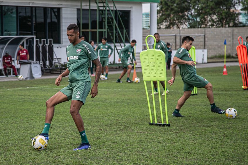 Dilema Na Defesa Fluminense Segue Trabalhos De Olho No Juventude