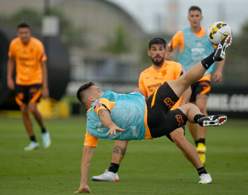 foco na bola parada Corinthians finaliza preparação para encarar o