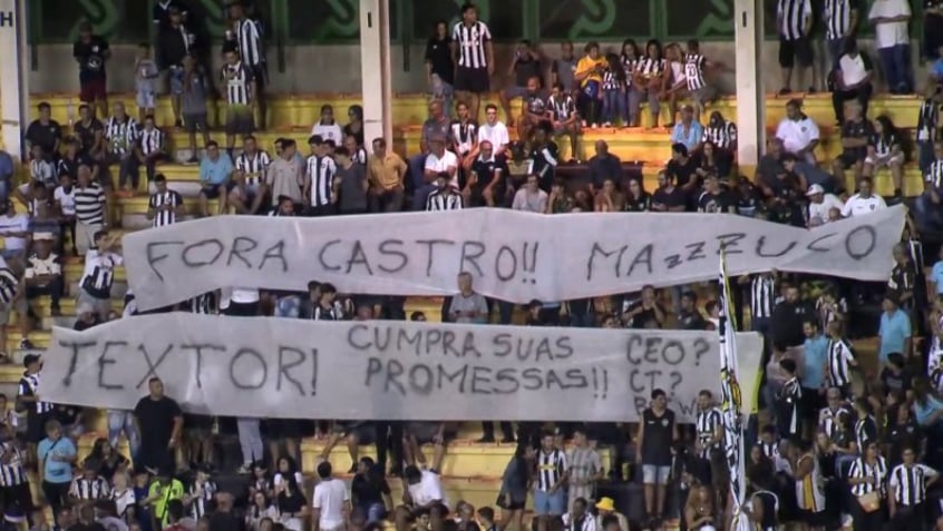 Torcedores Do Botafogo Protestam Contra John Textor E Lu S Castro Na