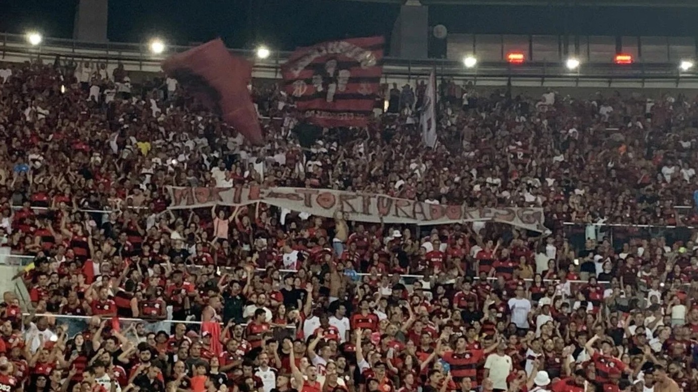 Torcedores Do Flamengo Usam Tornozeleira Por Faixa Contra Torturadores