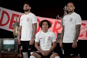 Corinthians Anuncia Uniforme Inspirado Na Democracia Corinthiana