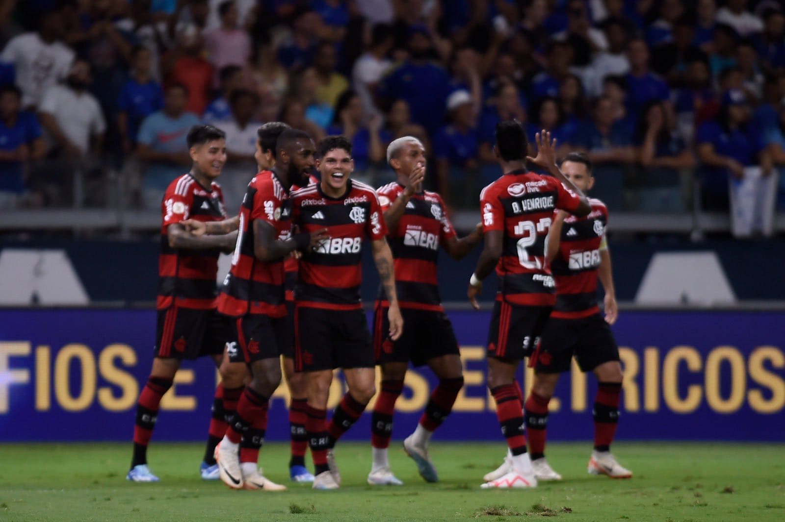 Flamengo derrota Cruzeiro por 2 a 0 na estreia de Tite e assume 3º