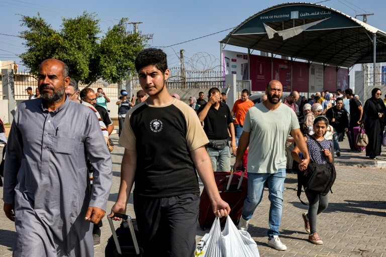 Primeiros Estrangeiros Deixam Gaza E Seguem Para O Egito Isto