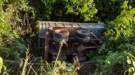 Homem escapa de acidente de trânsito mas morre eletrocutado ao descer