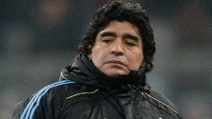 Maradona diz que ouvirá 'oferta firme' de time