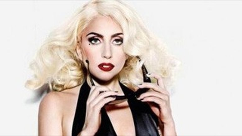 Lady Gaga surpreende pessoas em abrigo com pizza e café