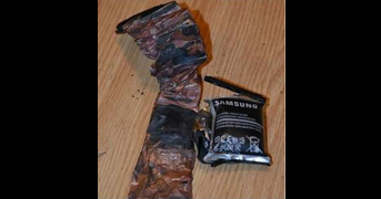 Celular da Samsung explode ligado à tomada no Canadá