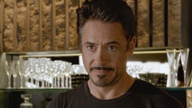 Oliver Stone revela problemas com Robert Downey Jr. durante filmagem; entenda