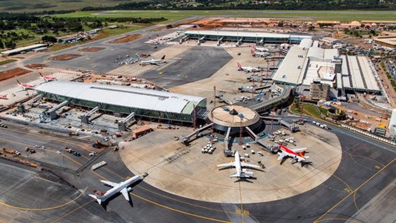 Mulher é presa após anunciar carregar bomba na mala no Aeroporto de Brasília