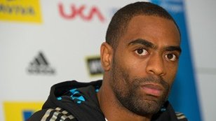 Powell desiste de correr em Londres