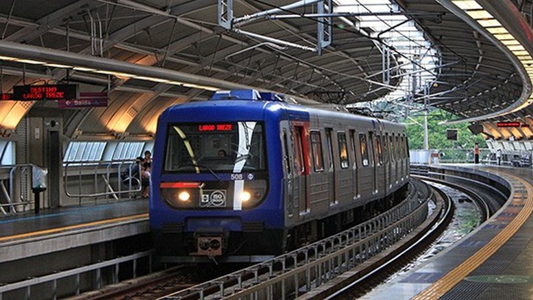 Três linhas voltam a funcionar parcialmente no metrô de SP; rodízio está suspenso