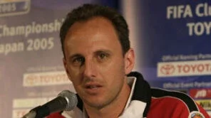 Mulher de goleiro reserva ironiza atuação de Rogério Ceni em derrota