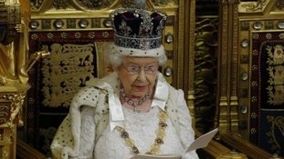 Rainha Elizabeth abre caminho para referendo sobre a permanência da Grã-Bretanha na UE
