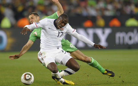 EUA marcam no fim do jogo contra a Argélia e vão para as oitavas