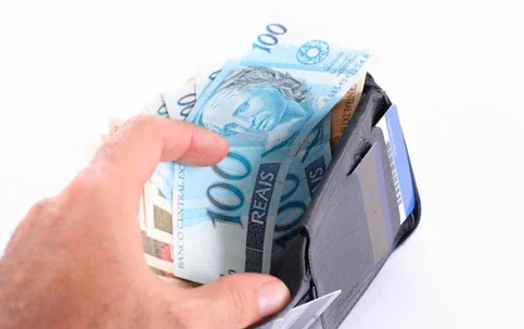 Governo começa a pagar auxílio emergencial de R$ 600 na quinta-feira