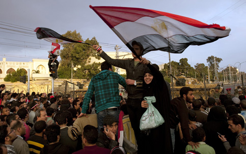 Explosão de alegria no Cairo após anúncio de renúncia de Mubarak