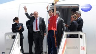 Seleção espanhola é recebida com aplausos e buzinaço em Madri