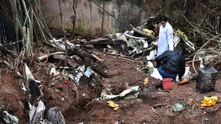 Caixa-preta recuperada de avião de Campos está danificada