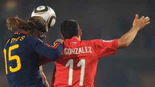 Espanha vence e coloca Chile no caminho do Brasil