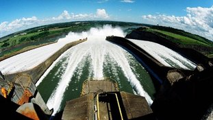 Diretor de Itaipu diz que ameaça paraguaia de "não ceder" energia ao Brasil não preocupa