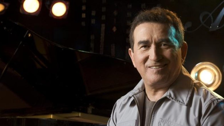 Amado Batista confirma seu histórico de galã: "Mando flores"