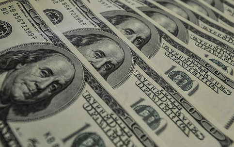 Dólar bate R$ 3,40 em meio a preocupações com o Brasil