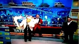 Apresentador Luis Ricardo queima o rosto ao vivo em programa