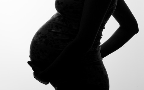 Exame de laboratório pode prever se grávida terá depressão pós-parto