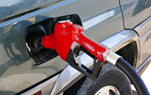 Governo tenta atenuar impacto do reajuste da gasolina