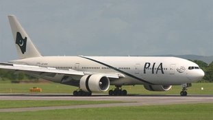 Avião paquistanês desviado por caças militares pousa em Londres