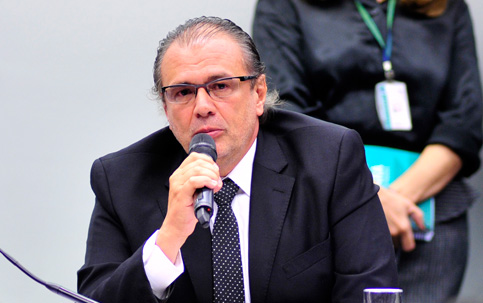 Ex-gerente da Petrobras afirma ter repassado dinheiro ao PT para corrida de Dilma à Presidência