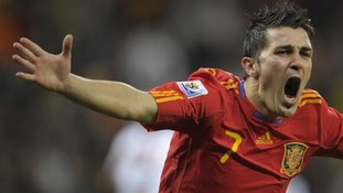 Villa decide e Espanha supera retranca de Portugal