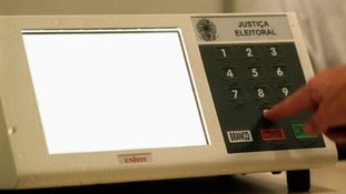 Aumento da escolaridade do brasileiro começa a mudar perfil do eleitor