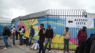 Moradores de albergues recebem R$ 40 por até 12 horas de trabalho em obras finais do Itaquerão