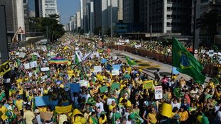 Centenas de milhares de brasileiros vão às ruas em 20 estados e no DF contra o governo