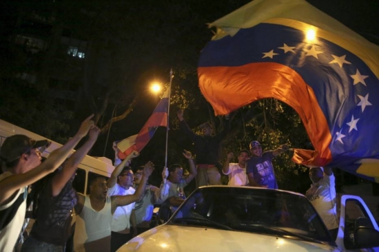 Oposição venezuelana derrota chavismo e conquista maioria no Legislativo