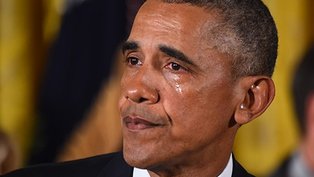 Obama chora ao anunciar medidas para controle da venda de armas nos EUA