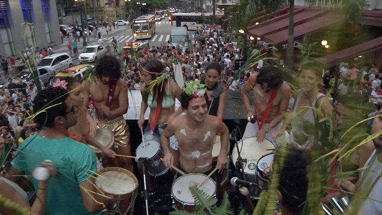 Prefeitura de São Paulo cancela carnaval de rua devido a aumento de casos de Covid