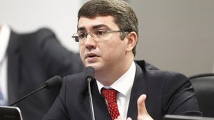 "Acho importante que o Lula preste esclarecimentos à sociedade"